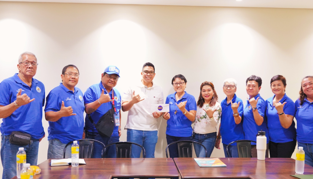 Yes Na All! Atty. Anton Reyes in discussion with Kap. Marian Garlit and Barangay Q2A leaders.